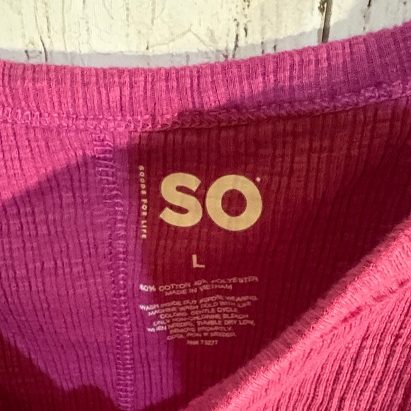 SO Magenta Ribbed Button-Front Ruffle-Hem Tank - Picture 2 of 4